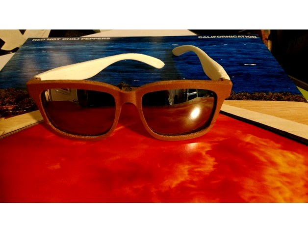 Sunglasses by cyamate