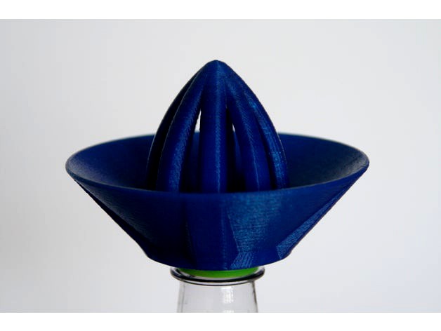 Screw on bottle citrus juicer v2 by tammo66