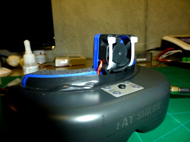 Fan mount for Fatshark Dominator V2 by oxivanisher