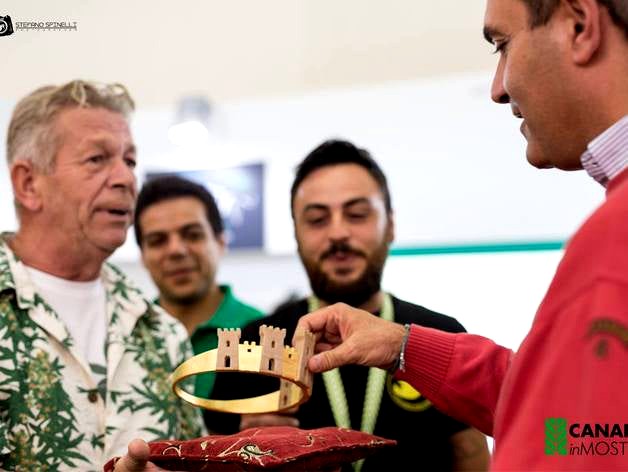 Crown 'Napels' - Model: 'Castel Nuovo' by MrLunk