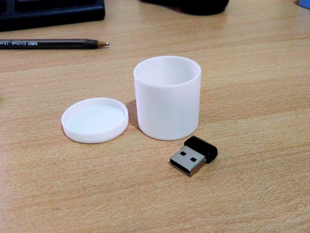 Small round container by coopep