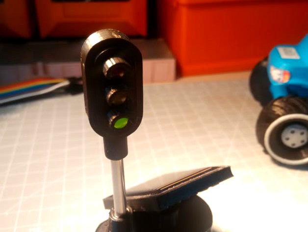 Solar LED Traffic Lights toy by bluemaster