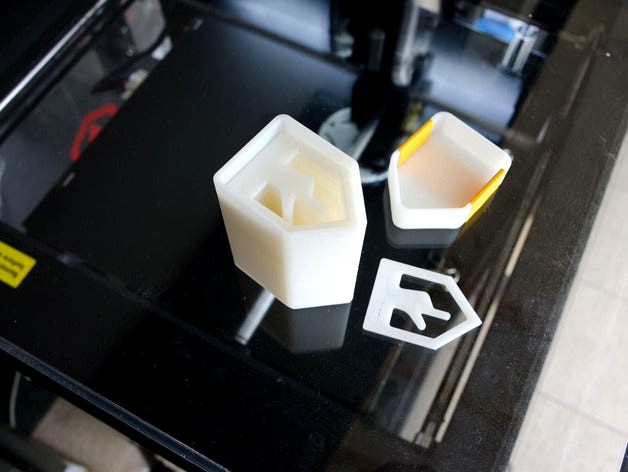 Storage box for bookmarks / "Page Tracker" ( http://www.thingiverse.com/thing:113991 ) by glassy