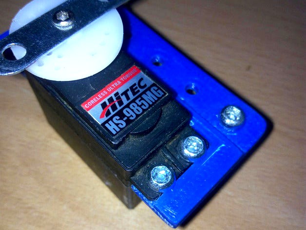 Adaptador Hitec HS-985MG a mecano by JuanTrillo