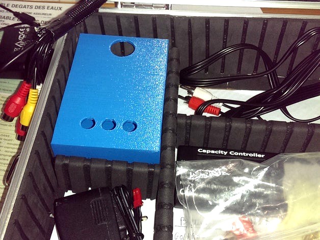 Boitier pour mallette FPV avec sortie RCA by Ganollum