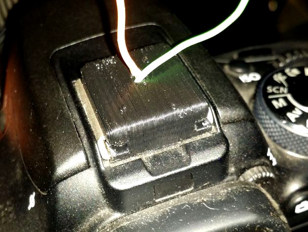 Hot shoe PC socket flash sync adapter for Canon by ephestione