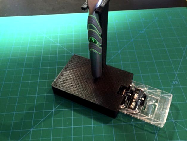 Mach3 razor & refill stand by Ceyton1