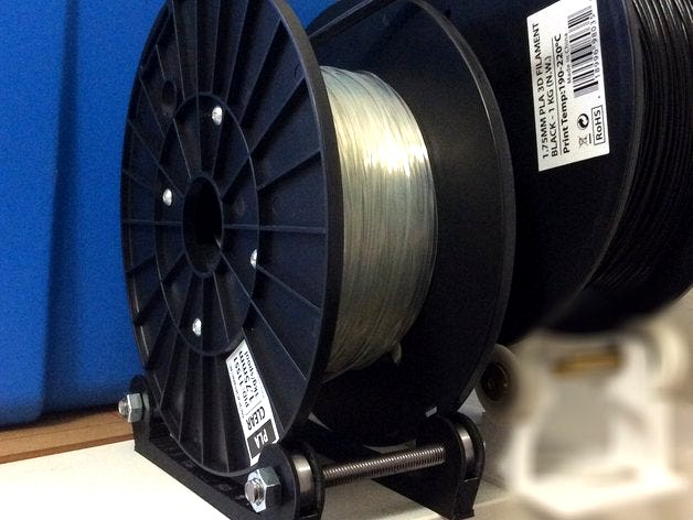 Half of a spool holder that uses 608zz bearings by boredzo