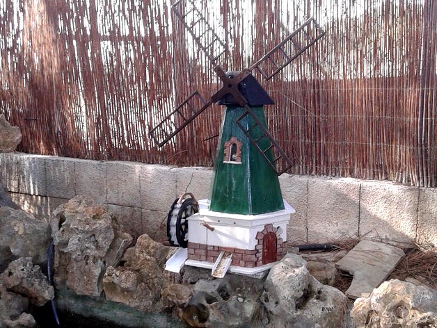 Windmill / Feeder fish by skydge