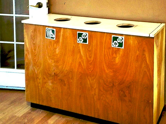 Recycle Center Labels by TheHeadlessSourceMan