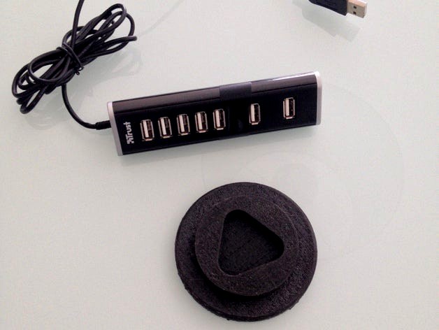 Vertical Support Trust USB Hub by masteruan