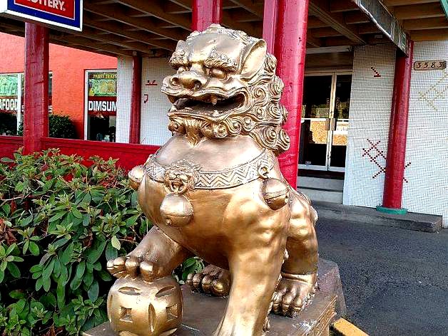 Chinese Lion Statue  by magiczztab