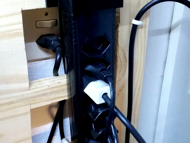 Power Strip wall mount by diadzine