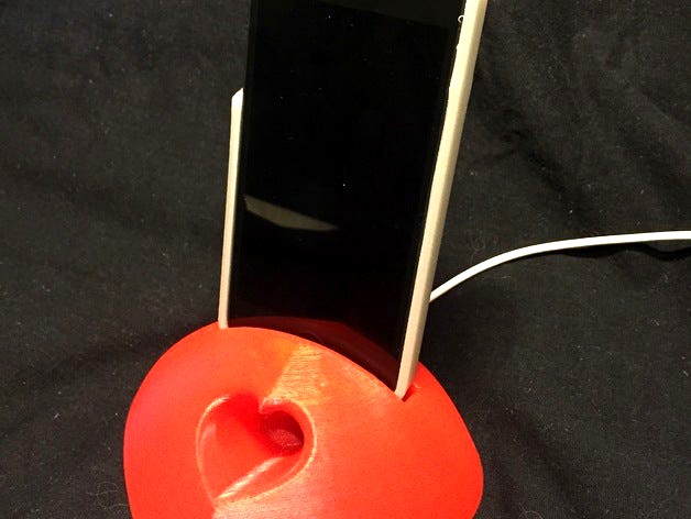 Iphone 5 Heart Stand with Amp by Kakadu