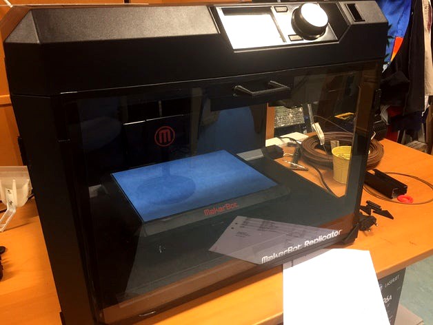 Enclosure for Replicator Desktop 5th generation by Tomasw