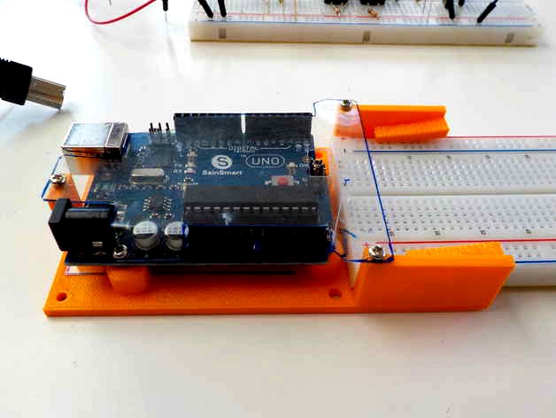Arduino uno + breadboard  by AlainDucros