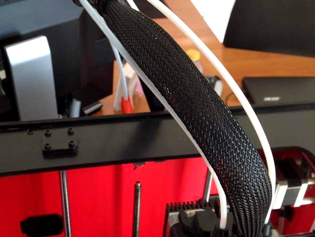 Guia para tubo filamentos y cables extrusores Mbot by huelva3d