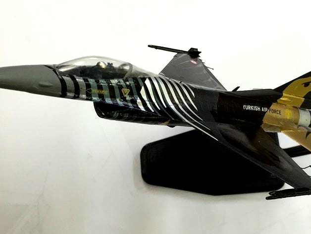 F-16 Model Stand by youngwing