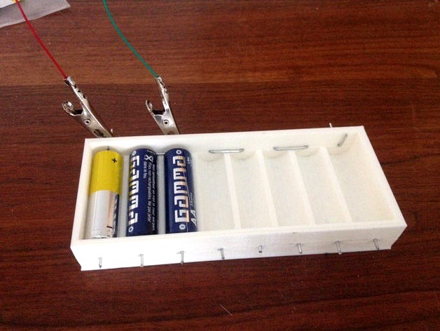 1.5 / 3 / 4.5 / 6 / 7.5 / 9 / 10.5 / 12 Volt batteryholder by fnorkn