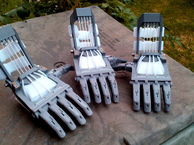 Talon Hand Lightweight Gauntlet by Gyrobot