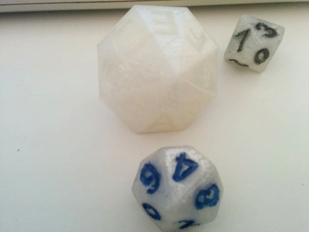 D16 Die - Hexadecimal die (0-F) --- Ludkubo de 16-edroj - Ludkubo deksesuma (0-F) by copypaste