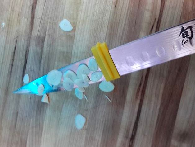 Clear Your Knife Safely by heytiger