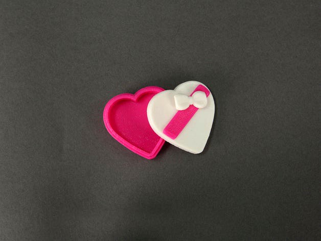 Candy Heart Box by MakerBot