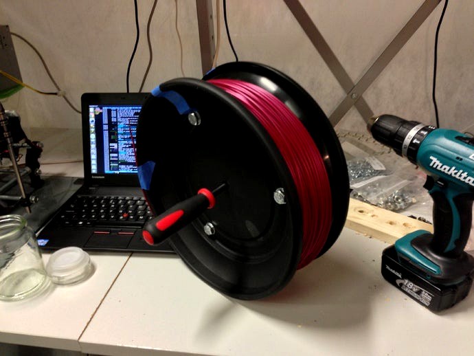 Spool for coiled filament that can mount on a rod by Bracken