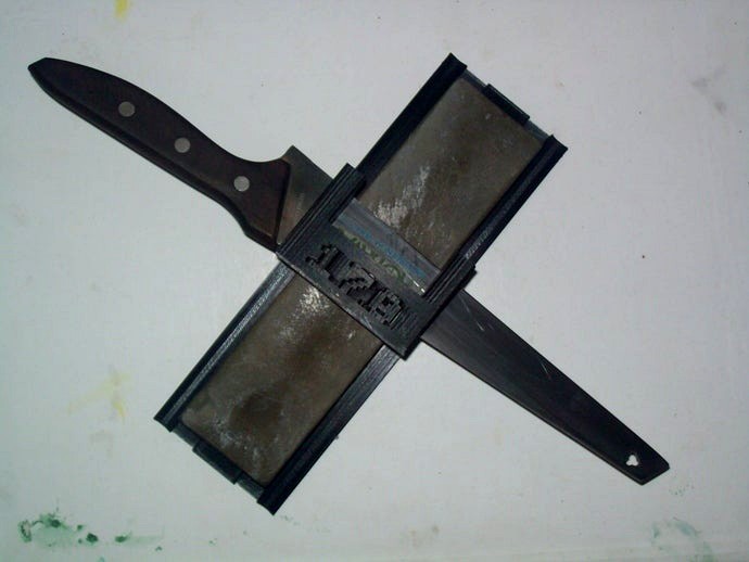 Knife Sharpener Guide by triffid_hunter