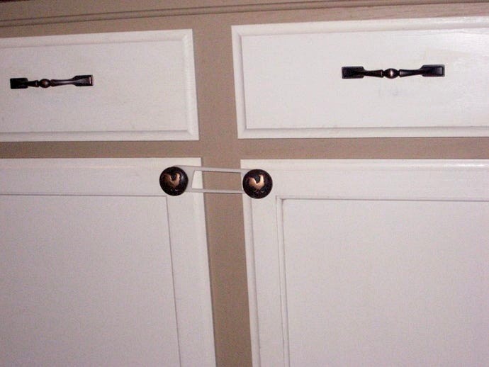 Customizable Child Safety Latch by pwaak 3d model