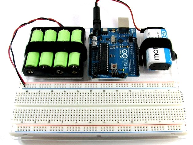 Arduino Holder with Battery Mounts by builttospec