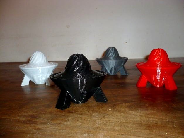 the lemon juice extractor flying saucer by pomalin