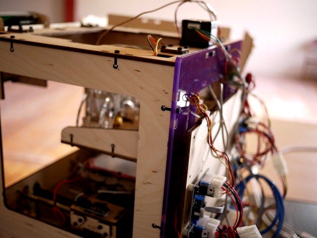 Thing-o-matic modified backplane to accomodate rear-mounted electronics  by usiegj00