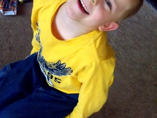 Simple cardboard chair by bryanandaimee