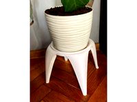 A plate and a stand for a pot by jusiaks