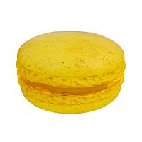 Lemon macaroon with jam