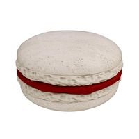 Vanilla macaroon with caramel cream