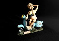 Decoration - Kitsch Bikini Statue 01 -