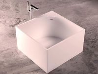 Freestanding square bathtub with floor-mounted tap 10