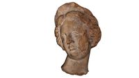 Cabeça de terracota feminina
