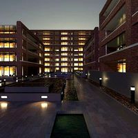 Building Faces With Courtyard