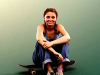 Lea 12110 - Girl Sitting On Skateboard