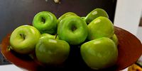 Realistic apples low-poly and low-price