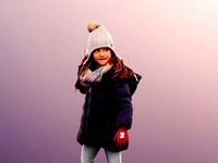 Leonie 12333 - Little Girl Throwing Snowball