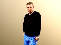 Steve 11781 - Golfer Leaning On His Club With Golf Caddy