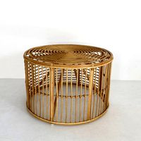 Salon rattan table