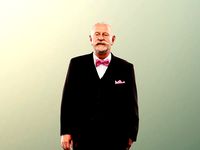 Eddie 12913 - Standing Elegant Best Ager Man
