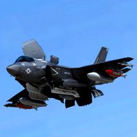 us air force f-35 bf-4 lightning ii with pilot