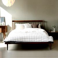 Memoria Natural Walnut Solid Wood Bed