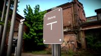 Hinweisschild Ölleitung mit Pfosten